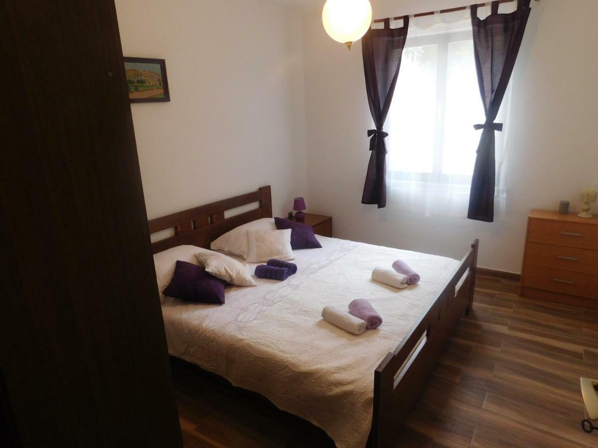 Apartment Artusi Pola Esterno foto