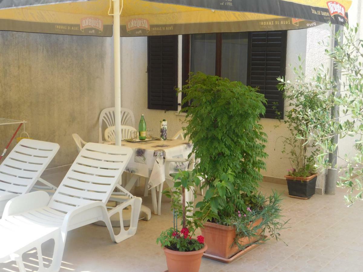 Apartment Artusi Pola Esterno foto