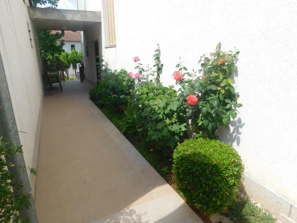 Apartment Artusi Pola Esterno foto